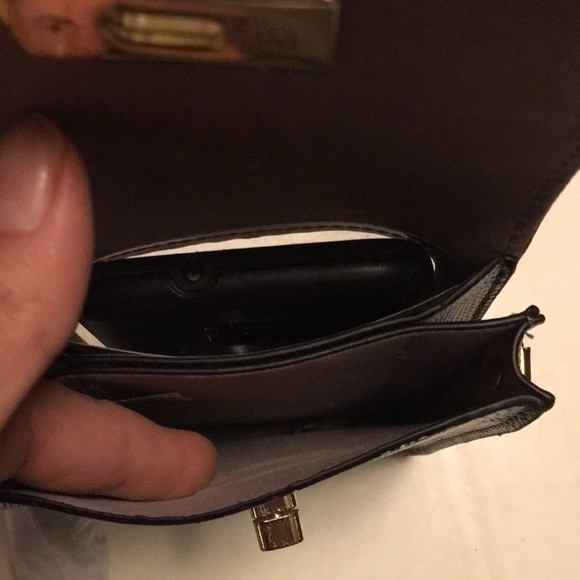 SoldJUST IN! Snake print Cross Body Cell Phone Bag - Picture 5 of 8